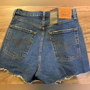 Levi’s 501 rib cage shorts 28